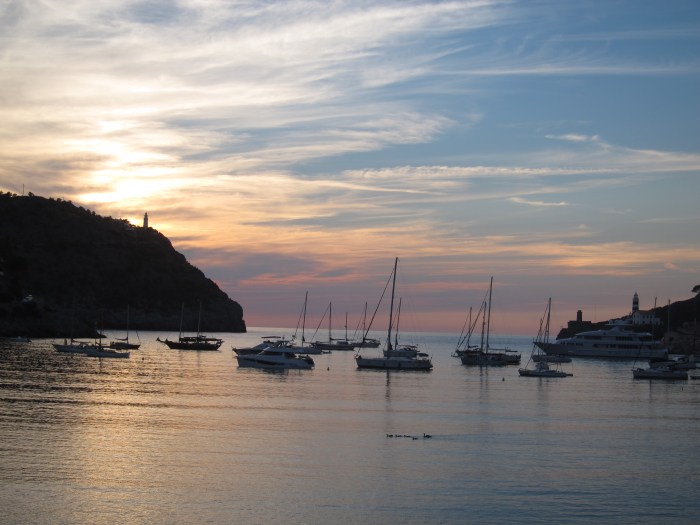 Puerto de Soller en Mallorca. Es un puerto natural, situado en la costa Noroeste de la isla en la Sierra de Tramontana